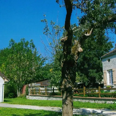 Country With Enclosed Garden In Дом отдыха Bligny