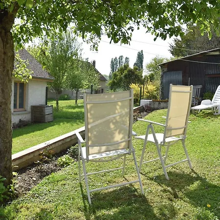 Дом отдыха Country With Enclosed Garden In *